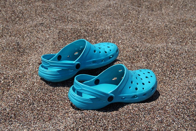 crocs.jpg